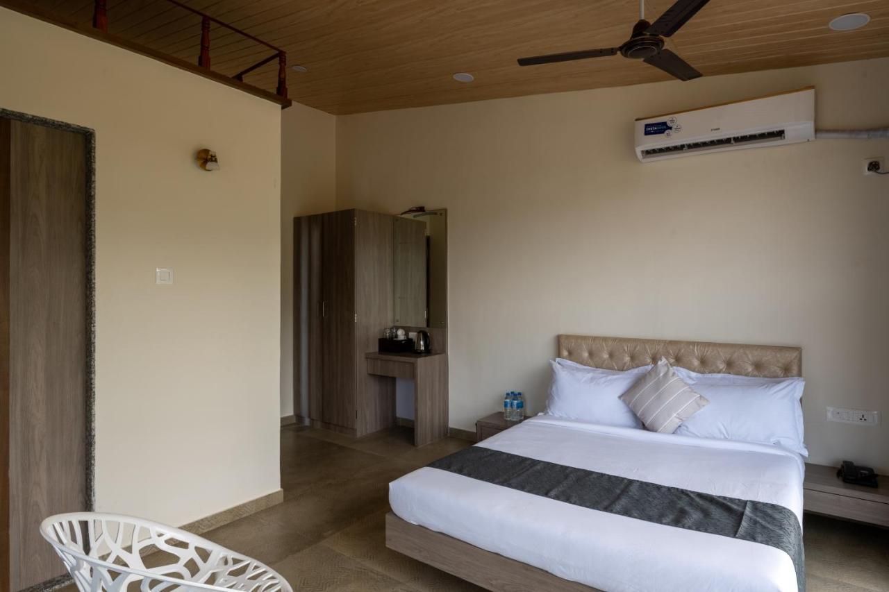 Hillrock Resort & Villas, Neral-Karjat Exteriör bild